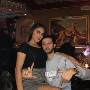 Tarek Benattia Instagram - Fin de 2018 !!! Bonne année à vous tous que du bonheur pour votre année 2019 c’est Léger 🏴‍☠️🧨 #Kalmer