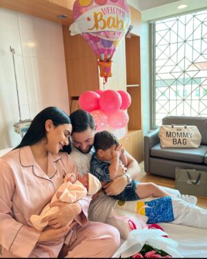 Tarek Benattia Instagram - WELCOME LAYA BENATTIA !☀️🙌🏻

Allah à remplis notre cœur de bonheur une deuxième fois , nous avons accueilli notre petite princesse de 2kg8 hier à 18H26 , nous sommes tellement reconnaissants de ce que Dieu nous à apporter nous sommes désormais au complet , Al Hamdoullilah 🤲🏻💕