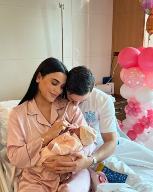 Tarek Benattia Instagram - WELCOME LAYA BENATTIA !☀️🙌🏻

Allah à remplis notre cœur de bonheur une deuxième fois , nous avons accueilli notre petite princesse de 2kg8 hier à 18H26 , nous sommes tellement reconnaissants de ce que Dieu nous à apporter nous sommes désormais au complet , Al Hamdoullilah 🤲🏻💕