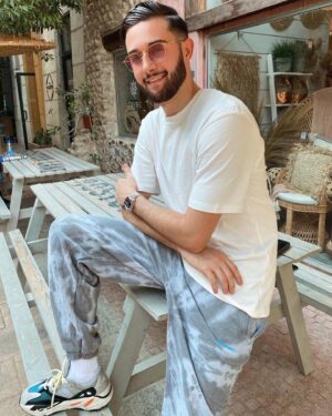 Tarek Benattia Instagram - Je voulais vous remercier pour tous vos messages ❤️ Bientôt papa je réalise pas encore 😱