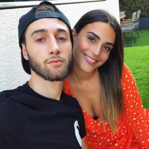 Tarek Benattia Instagram - Bientôt 2 ans que tu partages ma vie , je t’aime ma femme @cameliiab ❤️💍