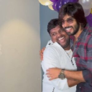 Tasty Teja Instagram - Amar😍❤️Birthday Hugs,🤗 

#tastyteja #amardeep #biggboss7
Outfit: @rc_trendsetters 
Birthday Event location @masterpiecebuffet 
Decor by @maxoevents