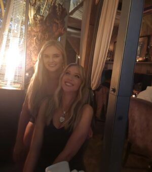 Tatiana Dumitru Instagram - Cheers to one last Pump-tini! 🍸🍸 
Well, it might have been more than one, but who's counting?

#theendofanera
#pumptinis