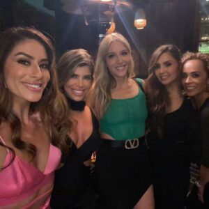 Tatiana Dumitru Instagram - Capturing moments of joy and laughter at Laura's unforgettable birthday celebration! 👯‍♀️🎊❤️

#birthdayfun
#makingmemories