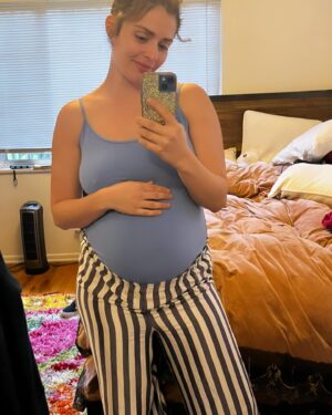 Tatiana Zappardino Instagram - 2023 was my pregnancy journey 💕 I was worried I would never have kids but now that I have this precious angel I literally have been given a new lease on life. Something to live for and I couldn’t have a happier place on earth than when I hold my baby girl in my arms 🥹 and even more perfect when Alex is holding both of us. Thank you God for your pouring of blessings this year. Merry Christmas! #2023