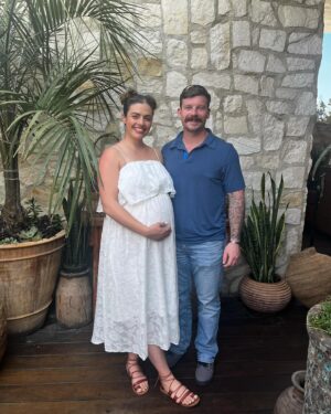 Tatiana Zappardino Instagram - 2023 was my pregnancy journey 💕 I was worried I would never have kids but now that I have this precious angel I literally have been given a new lease on life. Something to live for and I couldn’t have a happier place on earth than when I hold my baby girl in my arms 🥹 and even more perfect when Alex is holding both of us. Thank you God for your pouring of blessings this year. Merry Christmas! #2023