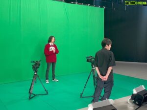 Tatsuya Kitani Instagram - .
同い年で尊敬するクリエイターの大森時生さんと作品を作ることができてとても光栄です

普段テレビを作っているプロデューサーの方に「ミュージックビデオとなんか面白い映像作ってくれ！」なんて頼んで良いのか！？と心配でしたが、素晴らしい作品で返していただけて本当に嬉しい