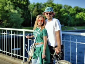 Tatyana Cherdyntseva Instagram - Питер-р-р-рит…🩵
***
Город, где все началось… 🫶
.
.
.
.
.
.
#татьяначердынцева #велосипед #велик #питер #bike #actresslife #travel #семья #ретрит #любимыйгород #друзья #friends #family #saintpetersburg