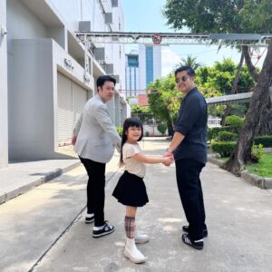 Tawan Jarujinda Instagram - ลัลลา กับพ่อ และ ลุงตั้ม @tum_jarujinda