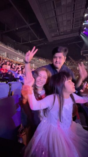 Tawan Jarujinda Instagram - Disney on Ice ครั้งแรกของหัวหน้า 
กว่าจะได้ดูปาไป 6 ขวบแล้วจ้า
โชว์อลังการ แสงสีเสียงจัดเต็ม กรี๊ดกันฉ่ำ!!!
แทบจะกระโดดลงไปในลาน
แฟนดิสนีย์ไม่ควรพลาด ยังจองทันนะค๊า
รอบแสดง 21-31 มีนาคม นี้
Impact Arena เมืองทองธานี 
ซื้อตั๋วได้ที่ @thaiticketmajor ทุกสาขา 

#DisneyOnlceBKK2024 #ดิสนีย์ออนไอซ์
#LiveNationTero