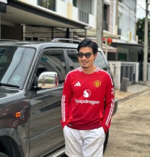 Tawatson Plengsiriwat Instagram - ฤดูกาลหน้าใครก็ได้!!!…👊🏻👊🏻👊🏻 @manchesterunited 

ขอให้ไม่แย่่ไปกว่าฤดูกาลที่ผ่านมาก็พอ🥹…จะแพ้ก็ได้แต่เล่นให้สนุกกว่าดู🏴󠁧󠁢󠁥󠁮󠁧󠁿เล่นเถอะ!!!…บ่นไปงั้นเพราะยังไงก็เชียร์😁

เด็กหงส์พร้อมไหมจ๊ะ!!! @pairrykaa 🦆

เด็กผี👹รีบไปจัดได้เลยที่ @ari_football #arifootball