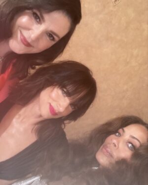 Tawny Cypress Instagram - Got to see my special ladies today for a fun photo shoot!! @riccigrams can you hurry up and come back already?! Love you beauties ❤️ @msmelanielynskey @juliettelewis #vanityfair