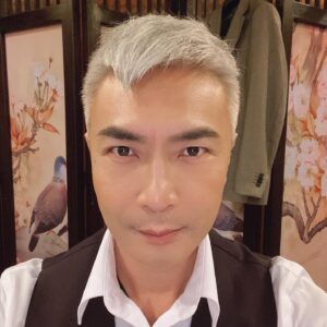 Tay Ping Hui Instagram - It’s pretty awesome to be the first actor to be signed on by Uni-icon, a joint venture between listed entertainment company G.H.Y. Culture & Media and China streaming giant IQIYI. 
With this collaboration, Uni-icon shall become the biggest talent management company in Southeast Asia, with plans to recruit talents from all over the region and internationally. Exciting times ahead. 
I am pumped!!!

能够成为长信传媒与爱奇艺携手打造，东南亚最大的艺人经纪公司”宠爱娱乐”旗下的第一位签约艺人，绝对是我莫大的荣幸。
接下来，宠爱娱乐将在整个东南亚及世界各地区开始招募新旧艺人参与我们的团队。
兴奋也！

#taypinghui #郑斌辉 #talentmanagement #iqiyi #actor #actorslife