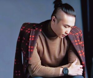 Tay Ping Hui Instagram - A throwback to long hair and ponytail…  Do I miss it? Not at all… nowadays I prefer to spend no more than 1 minute on my hair. 

Simplicity. Best.

回顾长发披肩的日子，自问有否怀念？坦白说还真的没有，现在打理超过一分钟都嫌麻烦。

简单就是最好的。

#Taypinghui #郑斌辉 #throwback #throwbackthursday #manbun #longhair