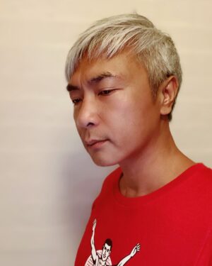 Tay Ping Hui Instagram - We tend to take many little things in life for granted without even knowing it. 
A simple thing like a haircut, or rather not being able to have one during the CB, kinda brought things into perspective for me.
Most people do not to appreciate their freedom until they lose it, so we should all treasure it while we have it.
And now with a haircut,  I feel so light! Shiok!

曾几何时，我们都会把很多生活中的小东西当成是理所当然的。
就如剪个头发那么似乎无关紧要的东西，在这疫情期间，让我有了小小感触。
我们通常只有在失去自由后，才会明白它的重要性。所以我们应该好好珍惜现有的自由权利。
哈哈。剪了个头，清爽多了！

#taypinghui #郑斌辉 #taypinghuisayone #wednesday #wednesdaywisdom #humpday #haircut #freedom #freedomofspeech #staysafe #sgunited #whitehair