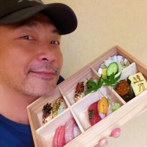 Tay Ping Hui Instagram - Food is a representation of our culture.
Food brings friends and family together.
Food evokes memories of our travels and let us remember the good times.

And today, when the food is done with pride and love, it makes me a happy man. As you can clearly see, my face of hunger only gets more and more intense with each shot🤤🤤🤤..
Yeah... nothing survived. Not even the last slice of pickled ginger trying to hide in the corner. 
Have a yummy weekend y’all!

美食是我们文化的代表。
美食能令家人朋友聚集一堂。
美食能让我们记起过去多个旅途中的美好回忆。

今天高尚美食当前。让我快乐如神仙。每一张照片，都能够看到我越来越饥渴贪婪的脸孔🤤🤤🤤。 最终，连在角落的最后一片姜片都被我赶尽杀绝。

祝各位兄弟姐妹们一个馋嘴的周末！

#taypinghui #郑斌辉 #tatsuyajapaneserestaurant #tatsuya #japanesefood #sushi #sashimi #satisfying #saturday #sgunited #staysafe