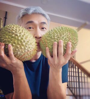 Tay Ping Hui Instagram - What better way to get over #humpday than my favorite King of fruits? 
What's your favorite? 
星期三有点累。来些我最爱的万果之王，一切都OK！
你最爱的水果是什么？

#taypinghui ##郑斌辉 #taypinghuisayone #Wednesday #durian #durianlovers