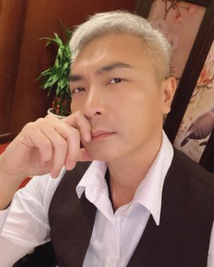 Tay Ping Hui Instagram - How the new week’s gonna go depends on how you start it.
I think I will face this coming week with the second picture. Much better lah😉

接下来这个星期的好坏，将基于我们以怎样的心态面对。
我选择第二张。好多了。😉

#taypinghui #郑斌辉 #taypinghuisayone #mondaymotivation #monday #smile