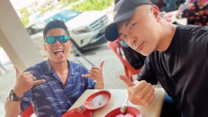 Tay Ping Hui Instagram - Met my man @sgagxiaoming for Teh Peng after his Teh Peng joke! 😎😎😎
#taypinghui #郑斌辉 @sgagsg #tehpeng #prata #wednesday #humpday