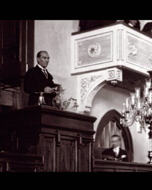 Tayanç Ayaydın Instagram - 100. Yaşın kutlu olsun Cumhuriyet, ilelebet 🙏 Ulu Önder Atatürk’e Saygı ve Minnetle.