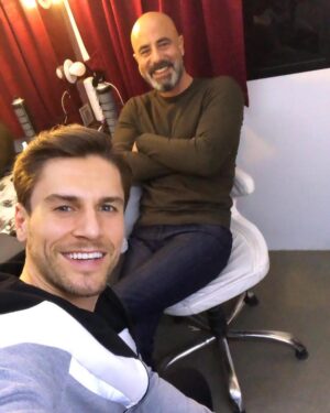 Tayanç Ayaydın Instagram - Kardeşimle karavanda dinlenirken @aniltetik @tekyurektrt