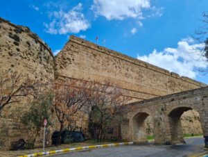 Tayanç Ayaydın Instagram - Sessiz bir Girne sabahında şehir turu :) #northerncyprus #kyrenia
