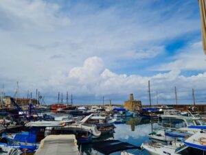 Tayanç Ayaydın Instagram - Sessiz bir Girne sabahında şehir turu :) #northerncyprus #kyrenia