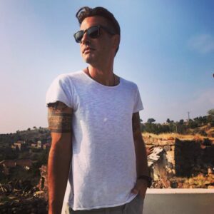 Tayanç Ayaydın Instagram - Derin düşünceler 😉 #posingnotposing #headshot #tatil
