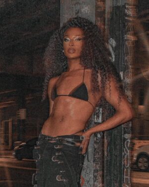 Tayce Instagram - nyc nights be so scandalous 🖤🔪😈
📸 @maximoxtravaganza 
👩🏾‍🦱 @moek_hair