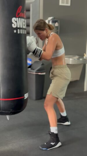 Taylah Robertson Instagram - Drills on drills 🥊 @everlastaustralia  @sweatboxboxinggym