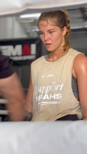 Taylah Robertson Instagram - Your potential is determined by your coachability. Stay open, stay hungry, and stay ready to learn.

Boxer: 🇦🇺 @taylahrobertson 
Coach: @javielcenteno 
Gym: @sweatboxboxinggym 

🌴South Florida Training Camp 🌴

🎥 @jav1.el 

#taylahrobertson #australia #aussie #ausboxing #boxing #womensboxing #boxer #boxeo