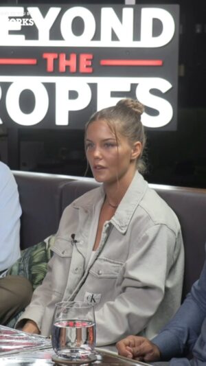 Taylah Robertson Instagram - Trying to be apart of the movement to push women's sports. A good conversation on beyond the ropes episode 1 challenging the belief that women can't bring in viewership @premierboxingau @7plus @7sportau  go check out the episode if you haven't already! Free in the app 🥊🙏