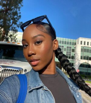 Taylor Ayanna Crawford Instagram - I had so much fun filming my first little co-star on a network🥹!! Tune into “All-American” tonight at 8/7c on The CW @cwallamerican!! More to come, stay tunedddd ;)