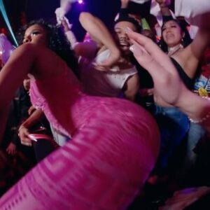 Taylor Bennett Instagram - ☀️SUMMER 2024 WE OUTSIDE!! #MakeAmericaJukeAgain 
New Single “2 MUCH” OUT NOW‼️
FT @kinglouie   @lala2muchhh 
🎥: The Legendary @DGainz PRODUCED BY @elijahloveee #Chicago #Drill #Dance #Juke #Rap #TaylorBennett #KingLouie #LALA2MUCHHH #DGainz #FootWork