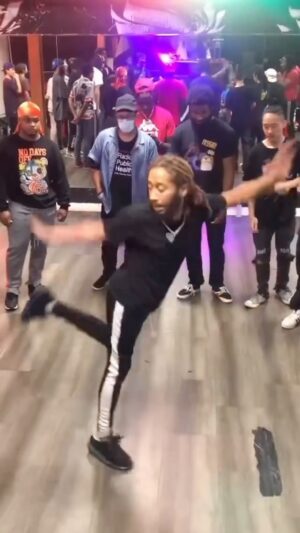 Taylor Bennett Instagram - 🤯PUT THEM BOYZ TO SHAME🔥 @kingjaydot____ YOU AINT HAVE TO DO EM LIKE THIS💥👟‼️ 
Song: “2 MUCH” FT @KingLouie & @LaLa2Muchhh 
#MakeAmericaJukeAgain #Juke #Footwork #KingLouie #TaylorBennett #Lala2Muchhh