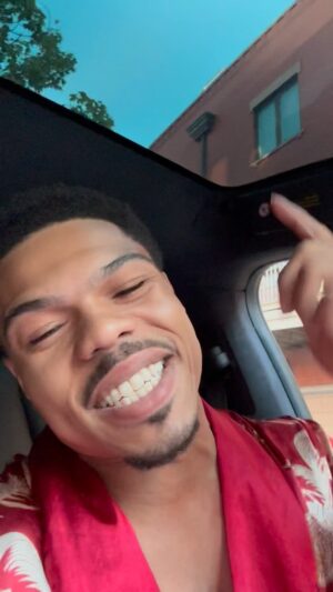 Taylor Bennett Instagram - 📖STORY TIME‼️ S/O MY MENTOR @rawtvradio & @power92chicago WE LIVE BABYYYYY❤️ #MakeAmericaJukeAgain