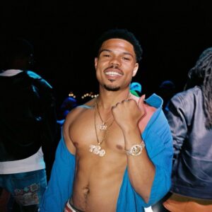 Taylor Bennett Instagram - Chicago Boyz Up 1000x Points⛹🏽‍♂️
BE YOURSELF PT 3. (CTA FREESTYLE) OUT NOW💫