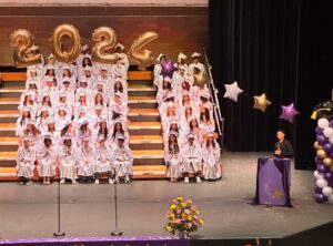 Taylor Bennett Instagram - ❤️ Honored to be The Guest Speaker of Skinner Schools 8th Grade Graduating class of 2024, A Huge moment for Me. Congratulations Skinner Super Stars & to all other Graduates I’m Wishing you the Best🎓‼️ 

📸 Giving This speech brought back Great memories & I wanted to share a few SKINNER SUPER STARS STAND UP!! 

CC: Alex ❤️
#ReachforYourGoals