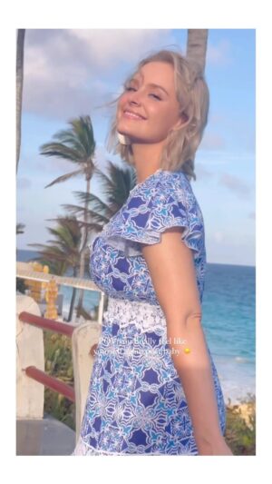 Taylor Black Instagram - Smiling at my love @blivblack , post cocktail🍹 in my favorite place (Bermuda!) while Grandma & Grandpa watch Bodie 🙏 , & waiting to meet up with a dear friend for dinner @rajtolaram 🤍. Finally feeling more like myself again post-baby👶🙏 .  My doctor told me it takes 18 months for women’s bodies to completely* heal from pregnancy & childbirth (not to mention the major life adjustments!!), so please give yourself time & grace, Mommas 💙💙💙. A few things that’ve helped:  strength training, eating enough for my body to thrive (no harsh diets) & eating plenty of nourishing foods, moving my body as much as feels good while also prioritizing rest, great supplements (@perelelhealth - code TBPERELEL15 & @kaged TBLACK15), saying “no” more often in general, shifting my priorities and allowing those changes, & being veryyyy patient with the process ☺️. Please let me know if you’d like me to share more about my journey 😘
.
Wearing @temptationpositanofficial #temptationpositano ☀️