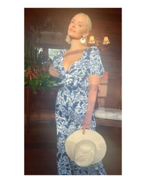 Taylor Black Instagram - Bermuda light & @cleobella 🌴🤍💙
.
#cleobella (partner)