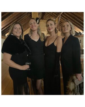 Taylor Black Instagram - Magical night at the Millbrook Hunt Ball! 🥂 Amazing job @perrinmartin @juliaworkman2000 ✨✨✨
.
.
I always forget to take pics when going out, but this time I actually remembered to snap a few!  Proud of myself 😋😋