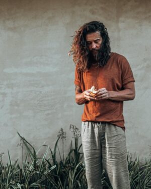 Taylor David Instagram - They say never make eye contact while eating a banana — luckily, baby bananas can’t see yet. 

Shot x @justinxshaw 

#wanderisms #bananaettiquette #wanderman #minibanana #costarica #puravida #helvetica #moralcompass #lighthumour #alwayslookdown #bananapuns