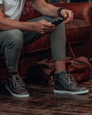 Taylor David Instagram - A good wander requires a good pair of wander shoes. Lace up! @bedstu 

Lordmind, Teak Lux, Size 10.5 

Shot @davidforteau 
Studio @yourwanderspace 

#wanderman #wanderup #bedstu #artisan #findyourlight #minimaliststyle #smplfy #mensshoes #lightfactory