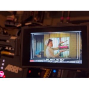 Taylor Richardson Instagram - SEASON FINALE OF @gildedagehbo IS OUT TONIGHT!!! Endless love for the absolute village that makes this show possible and makes coming into work such a dream. And thanks for watching season 2, y’all :,)

Much love,
your Irish lass 🍀