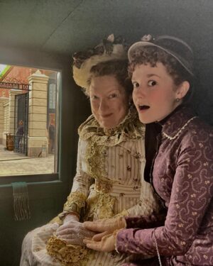 Taylor Richardson Instagram - SEASON FINALE OF @gildedagehbo IS OUT TONIGHT!!! Endless love for the absolute village that makes this show possible and makes coming into work such a dream. And thanks for watching season 2, y’all :,)

Much love,
your Irish lass 🍀