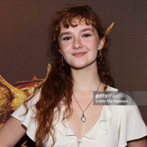 Taylor Richardson Instagram - Had the loveliest time attending the @songbirdsandsnakes nyc premiere! 🏹🕊️🐍
Thanks so much for having me @lionsgate!
*
Also, 12 year old me who made her own diy mockingjay pin is losing her mind, this movie is fantastic, go see it in theaters today!