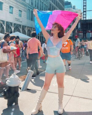 Taylor Richardson Instagram - happy pride!!! 💙💜💗 #bi #bipride 
*
📷: @michaelaabryce