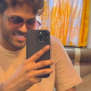 Teejay Instagram - Guess who’s back on set 🤓🎬 
Slide to the left to see more of me & the work 👀

#EscapeArtistMotionPictures #Sony #Cinema 
#shooting #resume #movie #fun #goofy #me #Behindthescenes #Workmode 
#onset #tamilcinema #teejayism 

How do you feel about your job?