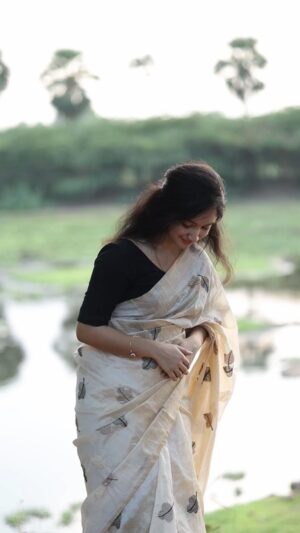Teejay Instagram - Have you heard this piece of melody already??
@teejayarunasalam 

Costume : @panjaackshras 
📸 :@wowshotzstudio_tirunelveli 

#teejay #album #unperenna #rjshree #insta #reelsinstagram