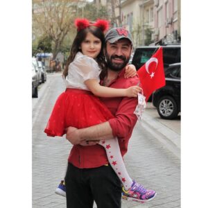 Temmuz Gürkan Karaca Instagram - Yaşasın 23 Nisan 🍀🍀🍀
#asocan #bizimdeniz